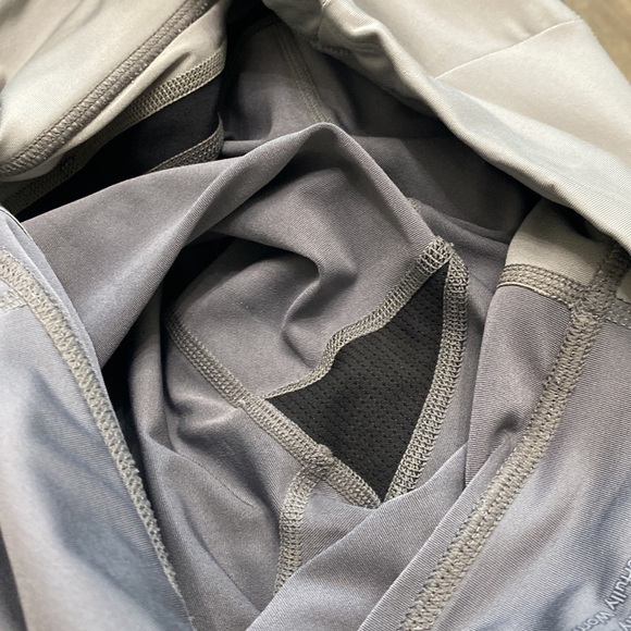 Athleta grey crop leggings size large. - Picture 11 of 14